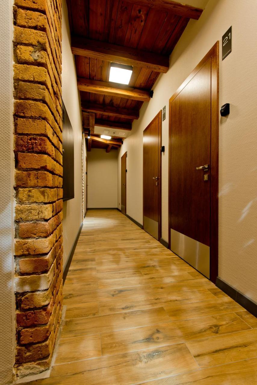 Apartsuites I Sorau Żary Exterior foto A corridor in a hotel