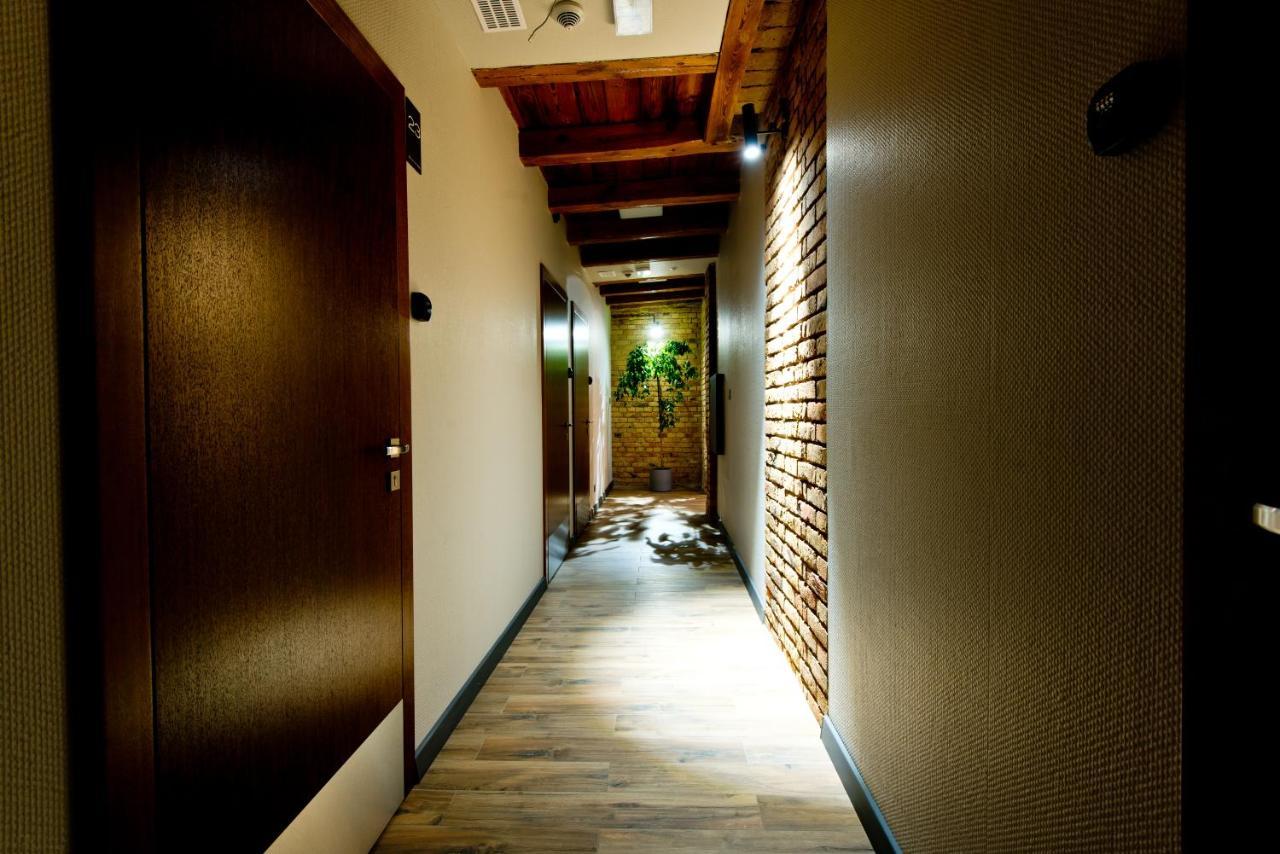 Apartsuites I Sorau Żary Exterior foto A corridor in a ryokan