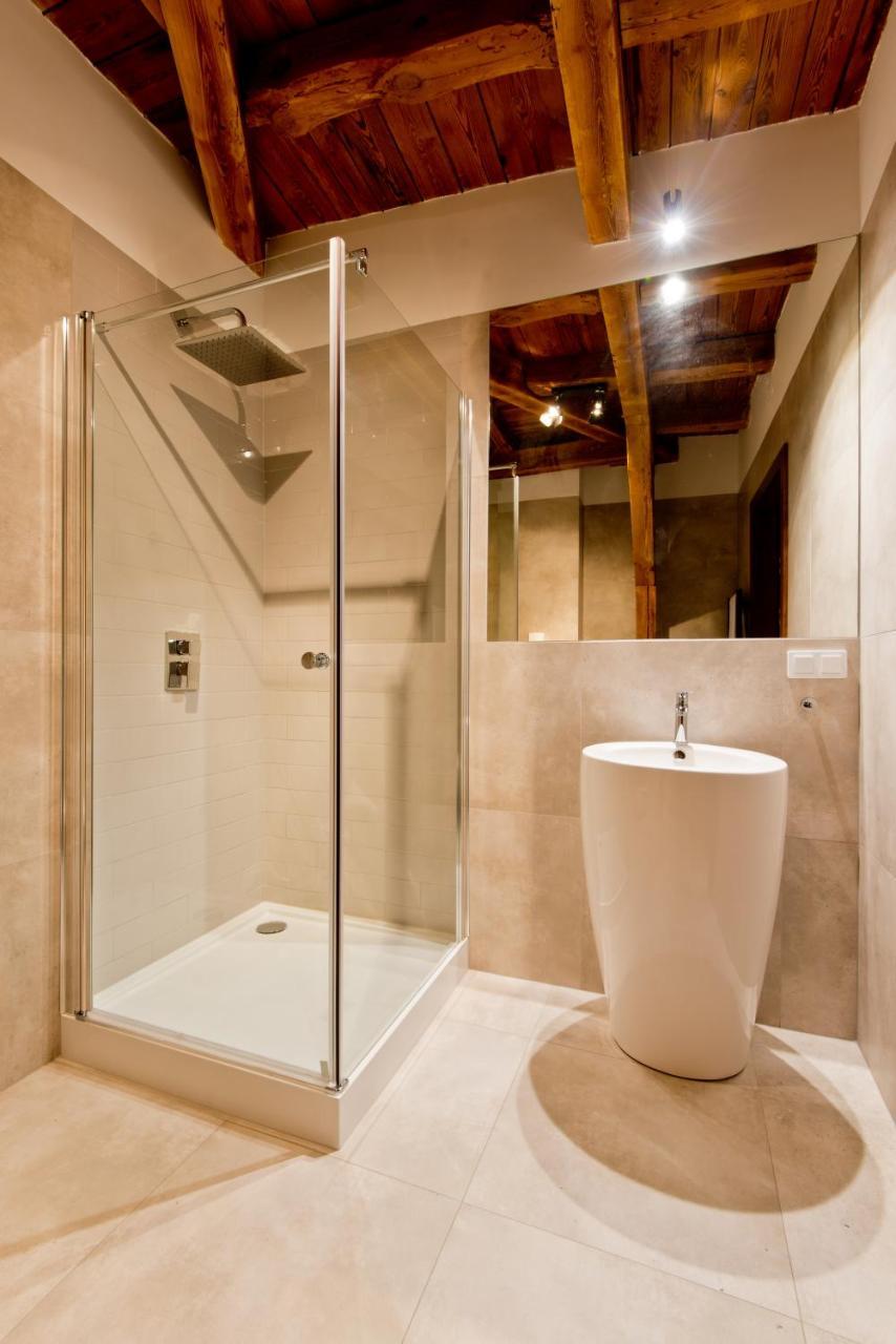 Apartsuites I Sorau Żary Exterior foto A shower enclosure