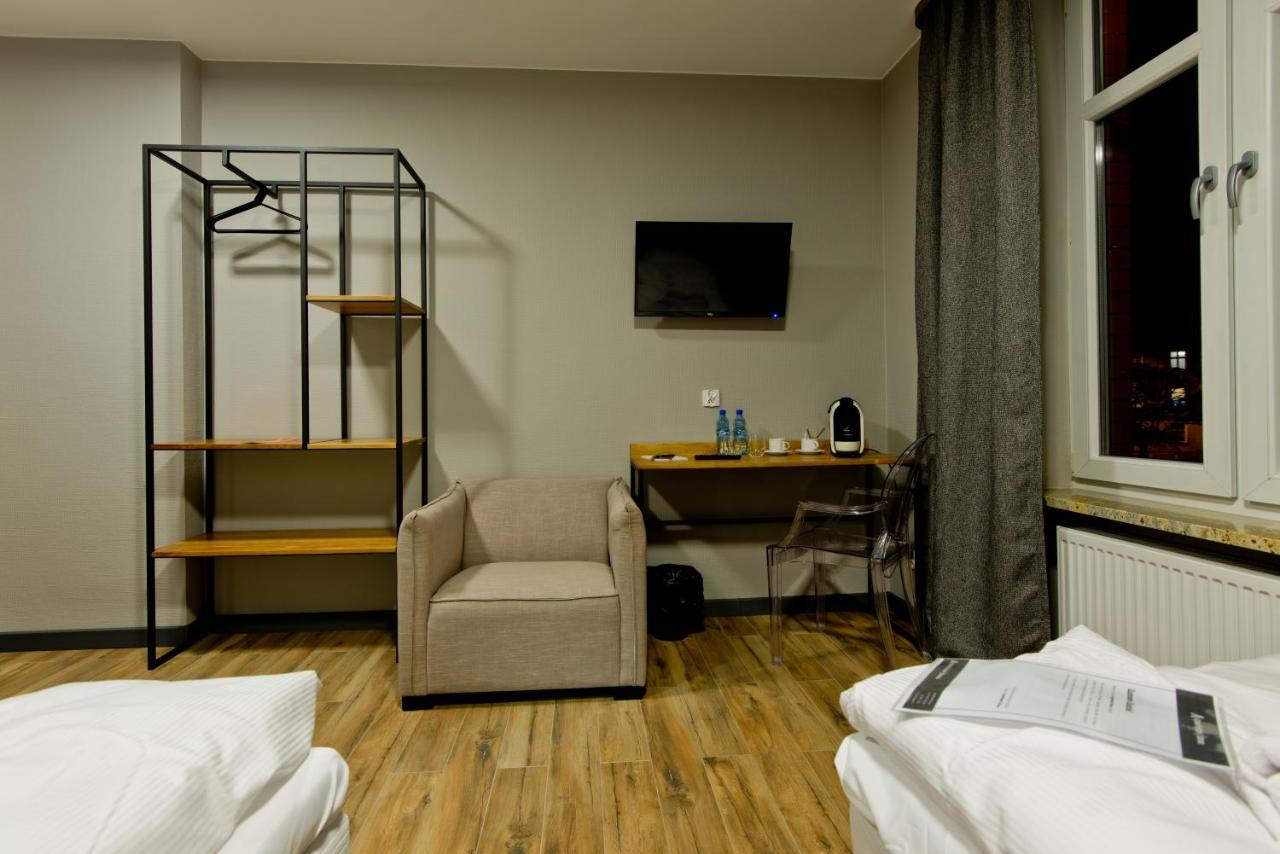 Apartsuites I Sorau Żary Exterior foto A room at the hotel